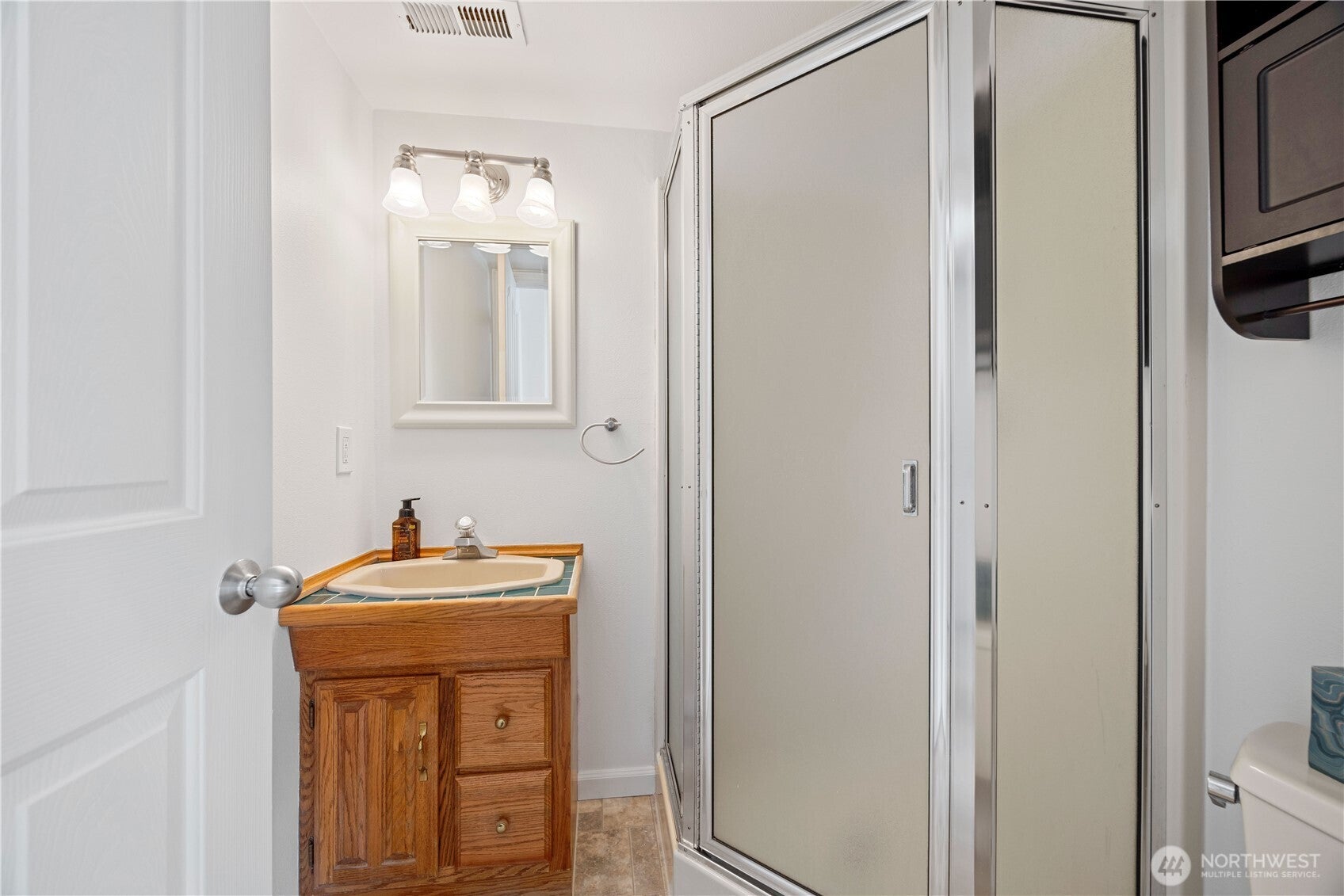 Chelan, Washington, 98816, United States, 3 Bedrooms Bedrooms, ,2 BathroomsBathrooms,Residential,For Sale,1932481