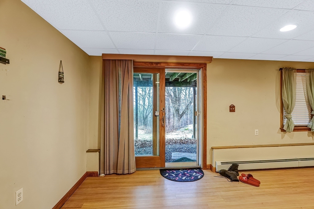 Southbridge, Massachusetts, 01550, United States, 3 Bedrooms Bedrooms, ,3 BathroomsBathrooms,Residential,For Sale,1930417