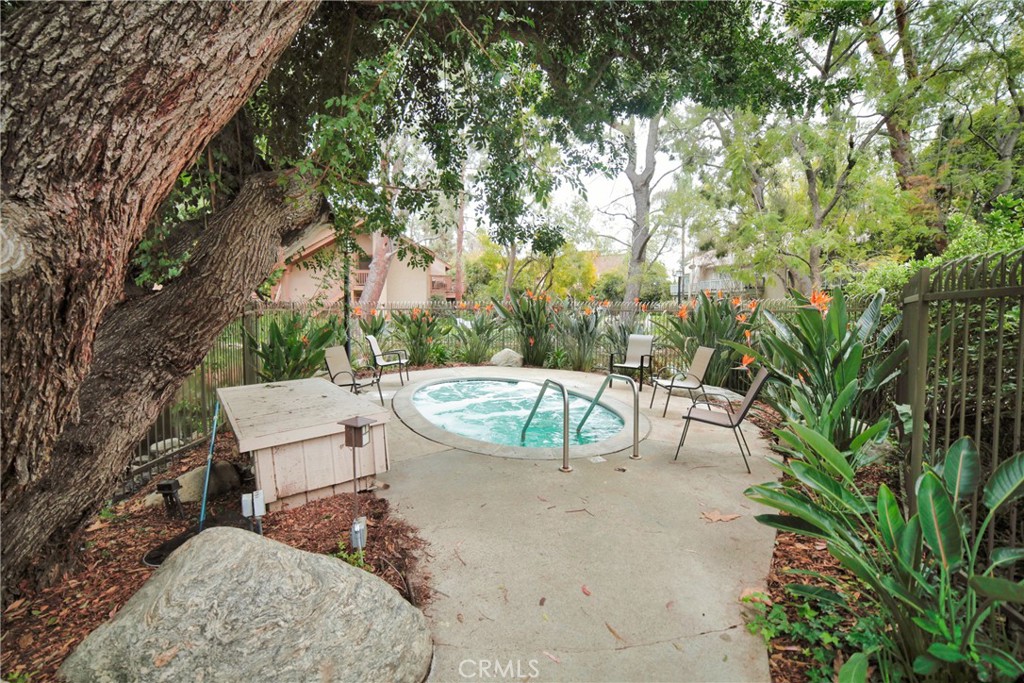 Canoga Park, California, 91303, United States, 2 Bedrooms Bedrooms, ,1 BathroomBathrooms,Residential,For Sale,1934510
