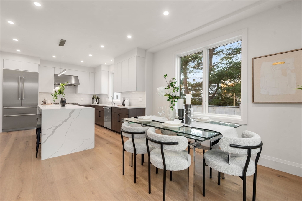 Newton, Massachusetts, 02461, United States, 5 Bedrooms Bedrooms, ,5 BathroomsBathrooms,Residential,For Sale,1995972