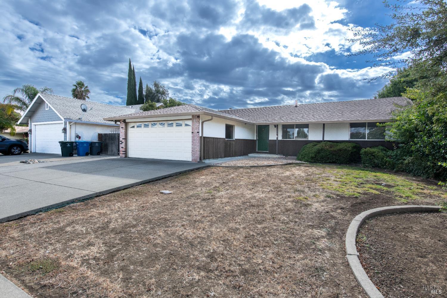 Vacaville, California, 95687, United States, 4 Bedrooms Bedrooms, ,2 BathroomsBathrooms,Residential,For Sale,1977124