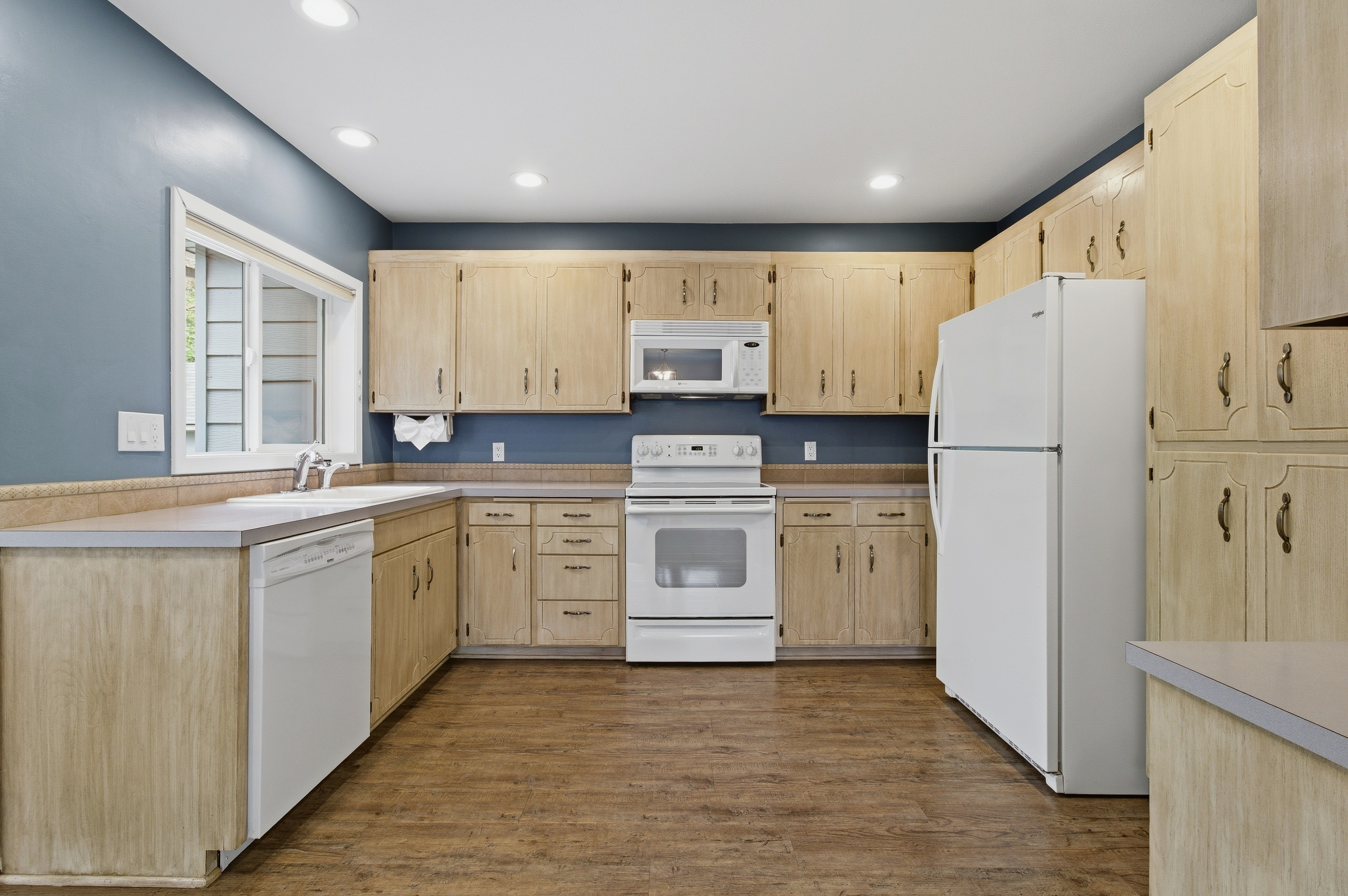  1021 E Chestnut St - 物件實景