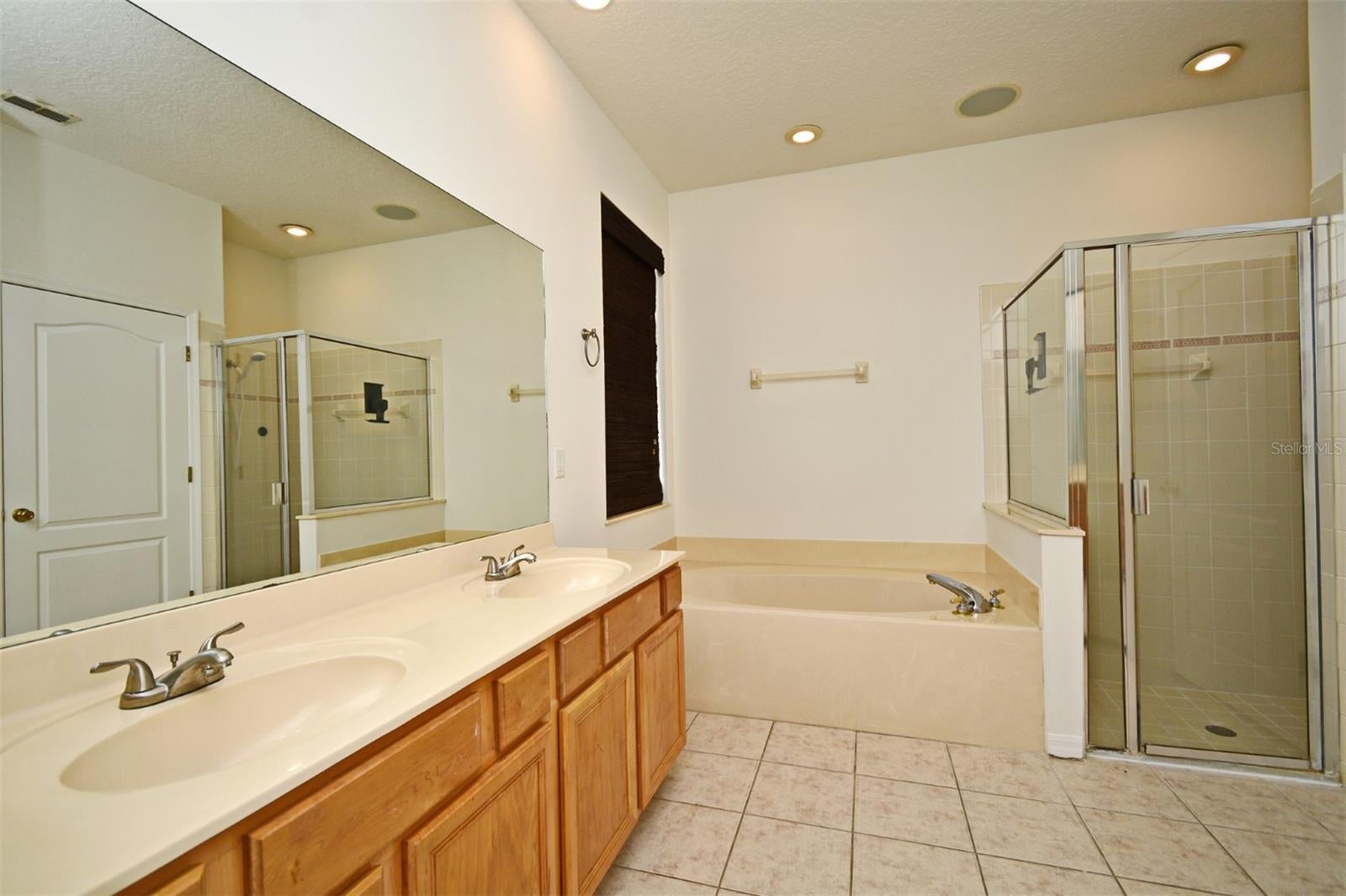 ORLANDO, Florida, 32836, United States, 4 Bedrooms Bedrooms, ,2 BathroomsBathrooms,Residential,For Sale,1922100