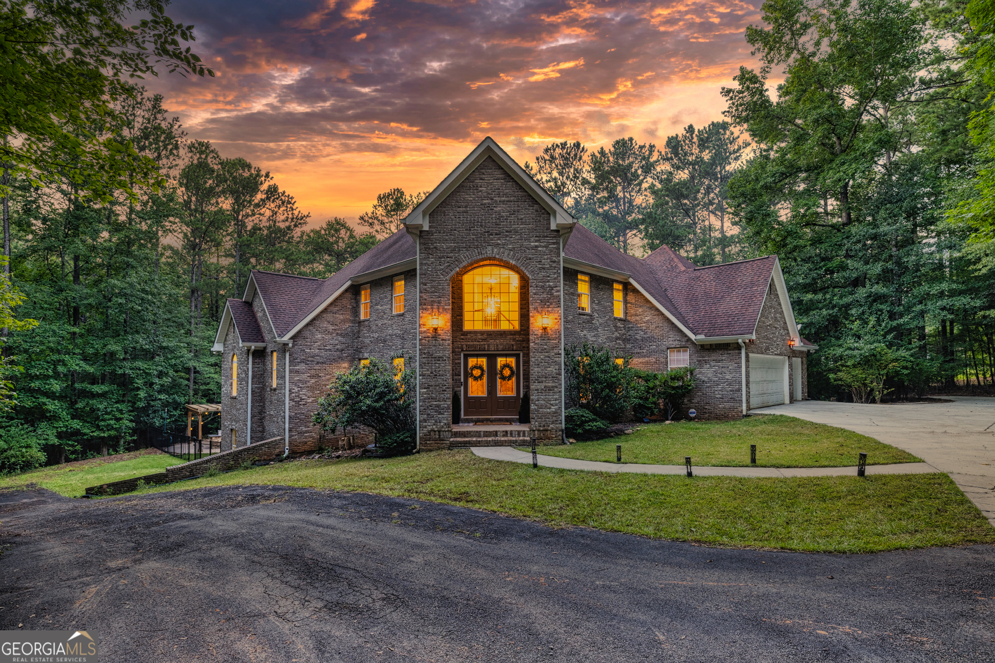 Newnan, Georgia, 30263, United States, 4 Bedrooms Bedrooms, ,5 BathroomsBathrooms,Residential,For Sale,1932602