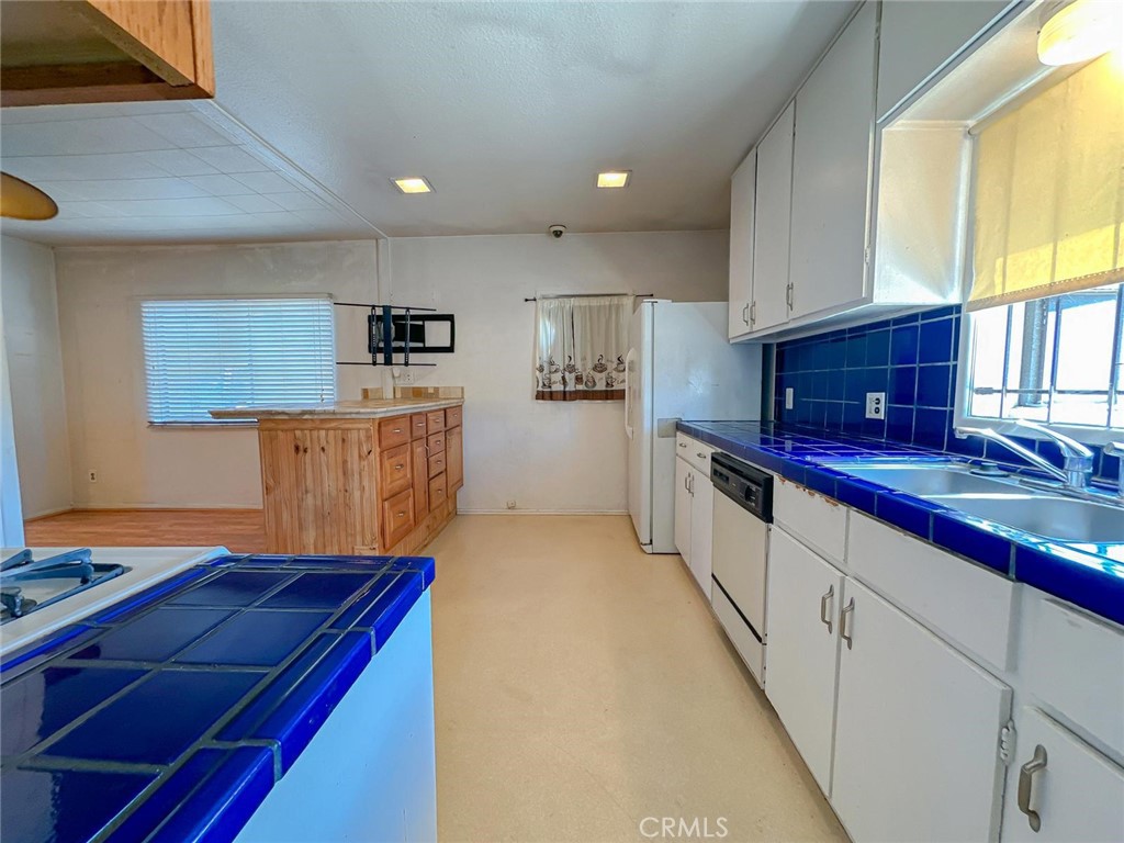 Los Angeles, California, 90043, United States, 2 Bedrooms Bedrooms, ,1 BathroomBathrooms,Residential,For Sale,1905561