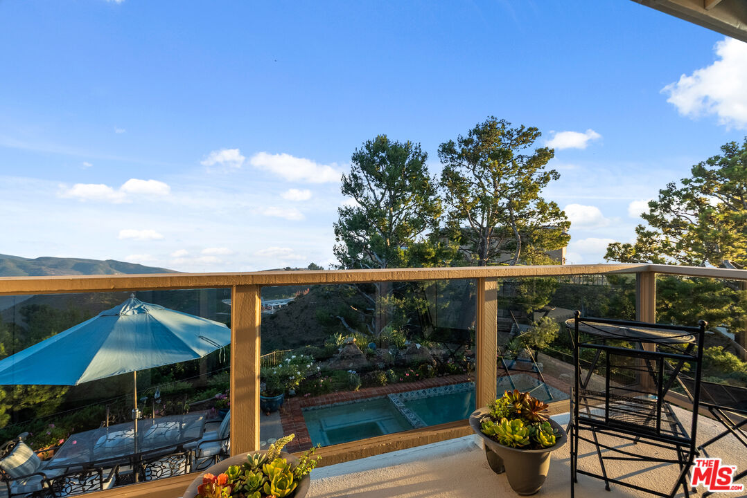 Malibu, California, 90265, United States, 4 Bedrooms Bedrooms, ,3 BathroomsBathrooms,Residential,For Sale,2001973