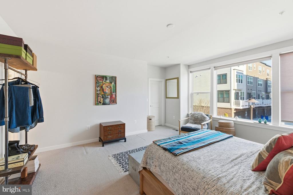 Rockville, Maryland, 20855, United States, 2 Bedrooms Bedrooms, ,3 BathroomsBathrooms,Residential,For Sale,2010770