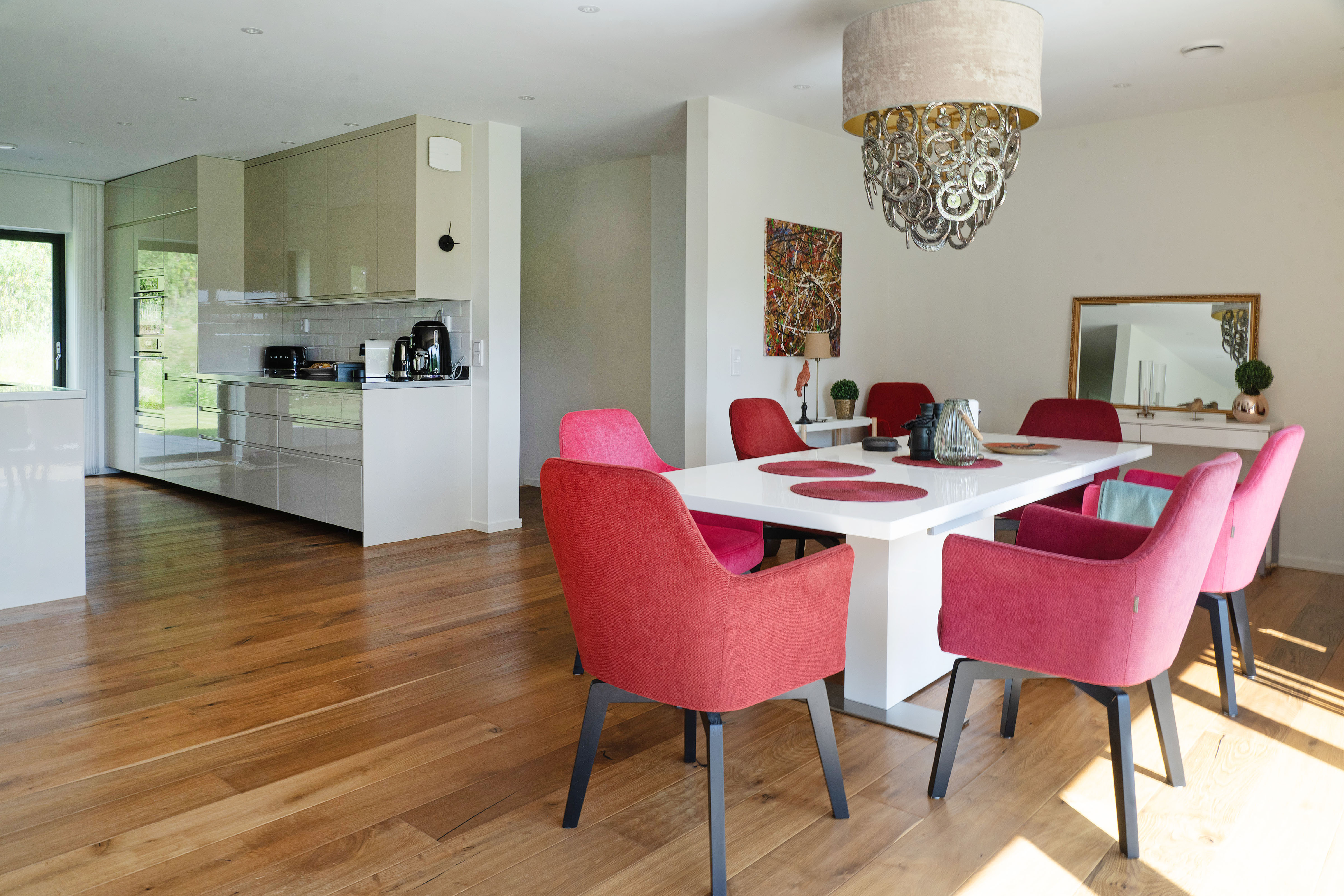  Modern Villa with Open Views, Subdividable Plot and Exceptional Commuter options - 物件實景