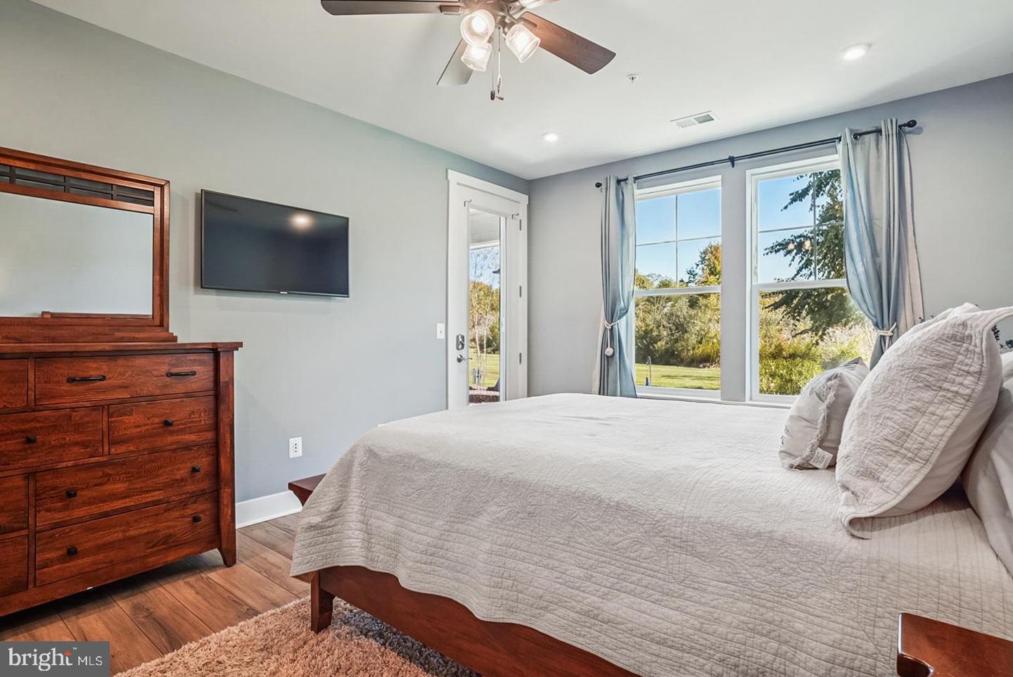 Chester, Maryland, 21619, United States, 2 Bedrooms Bedrooms, ,3 BathroomsBathrooms,Residential,For Sale,1968949