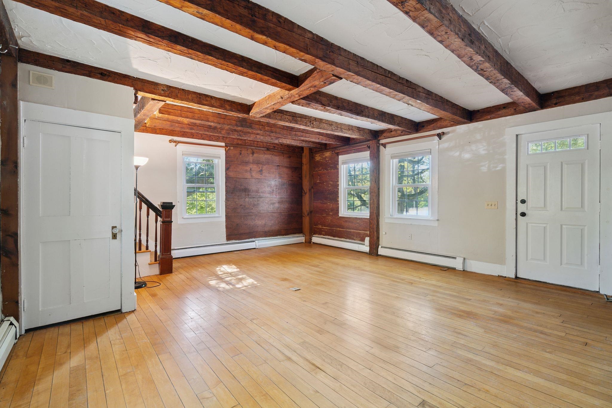 New London, New Hampshire, 03257, United States, 4 Bedrooms Bedrooms, ,2 BathroomsBathrooms,Residential,For Sale,1950111