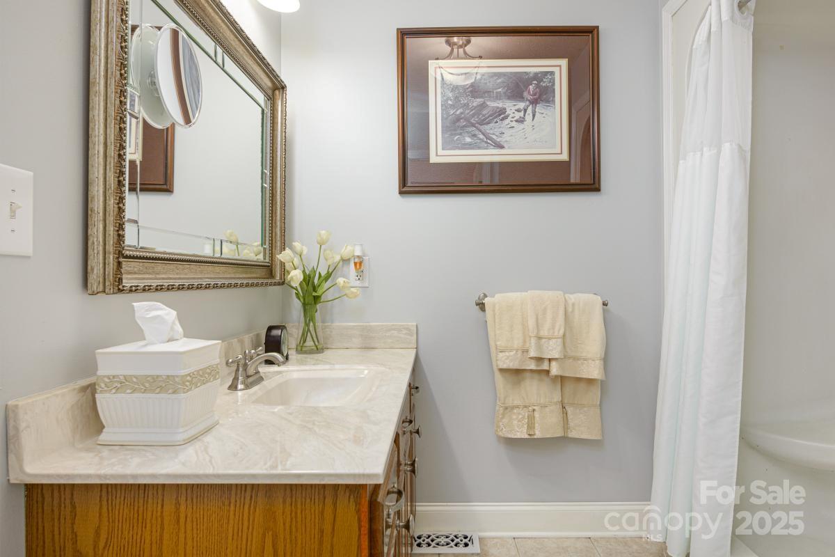 Hendersonville, North Carolina, 28792, United States, 3 Bedrooms Bedrooms, ,3 BathroomsBathrooms,Residential,For Sale,1942631