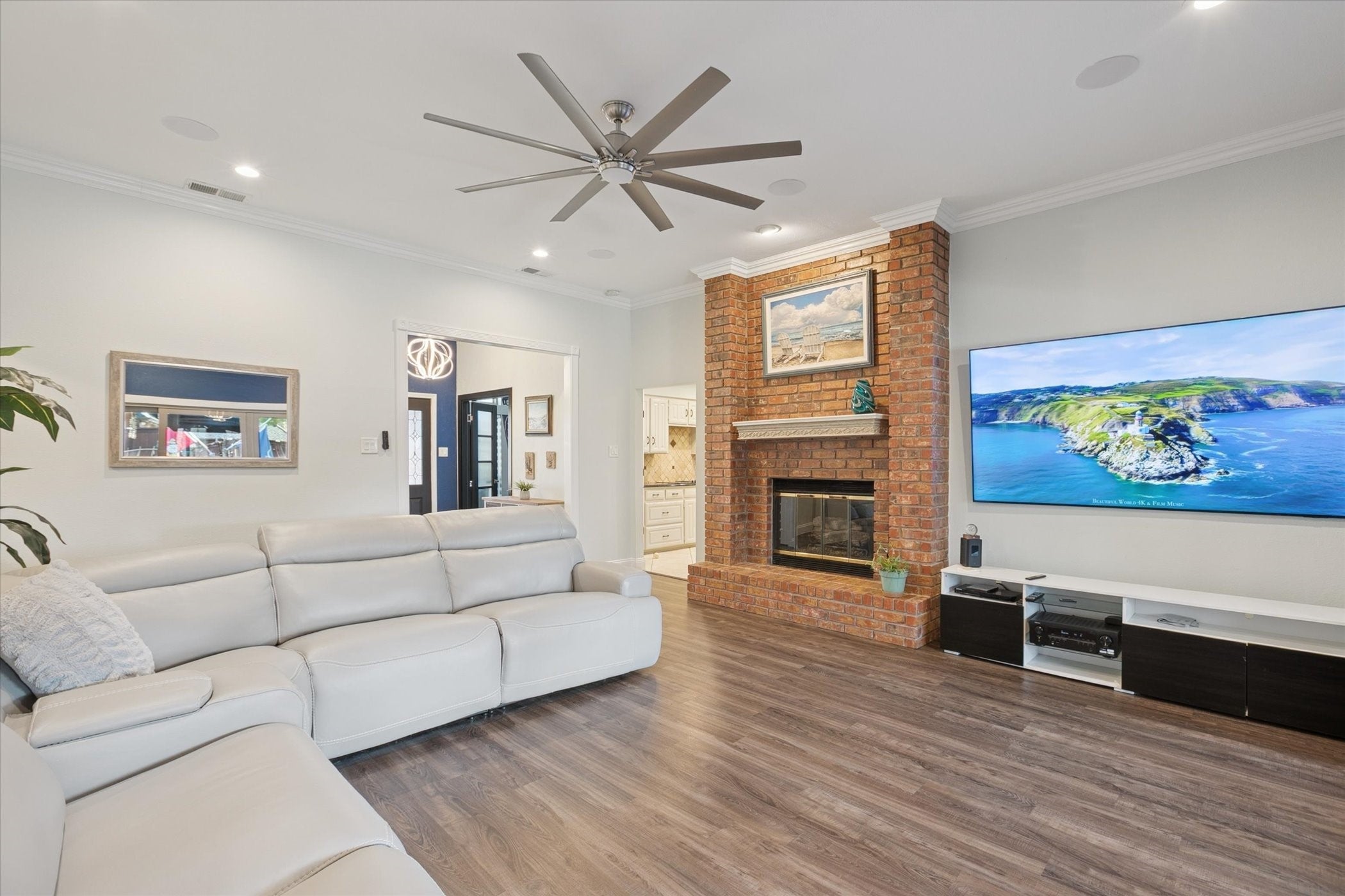 Hurst, Texas, 76054, United States, 3 Bedrooms Bedrooms, ,2 BathroomsBathrooms,Residential,For Sale,2005919