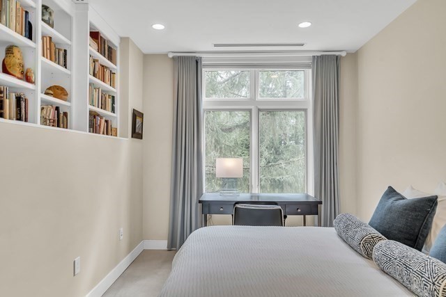 Brookline, Massachusetts, 02445, United States, 3 Bedrooms Bedrooms, ,4 BathroomsBathrooms,Residential,For Sale,1745754
