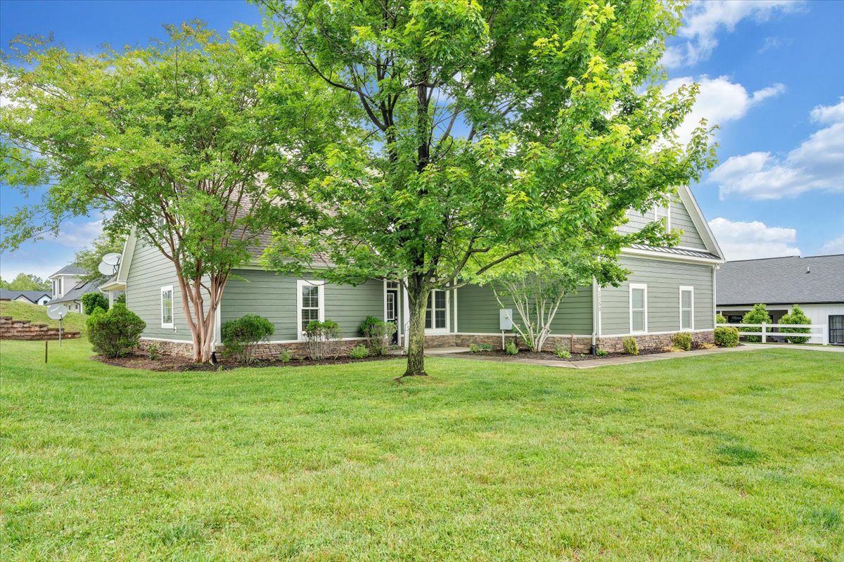 Huddleston, Virginia, 24104, United States, 4 Bedrooms Bedrooms, ,4 BathroomsBathrooms,Residential,For Sale,2048445