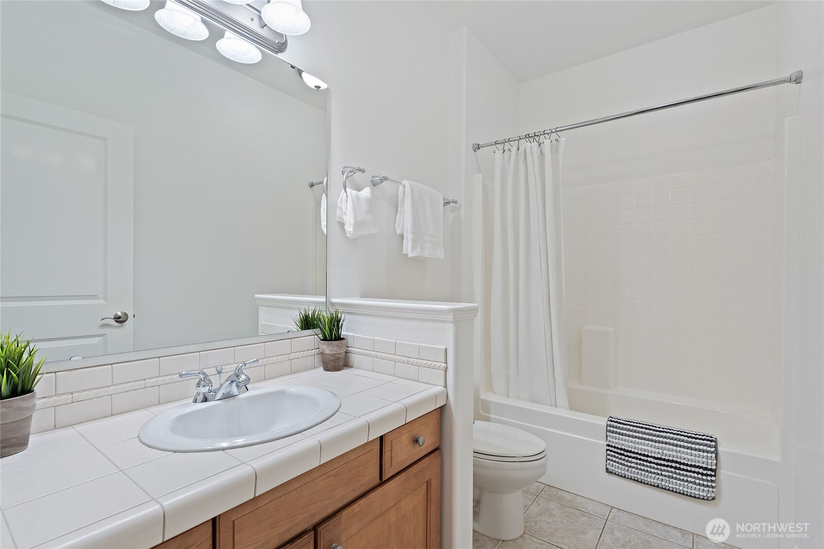 Tacoma, Washington, 98405, United States, 2 Bedrooms Bedrooms, ,2 BathroomsBathrooms,Residential,For Sale,2003445