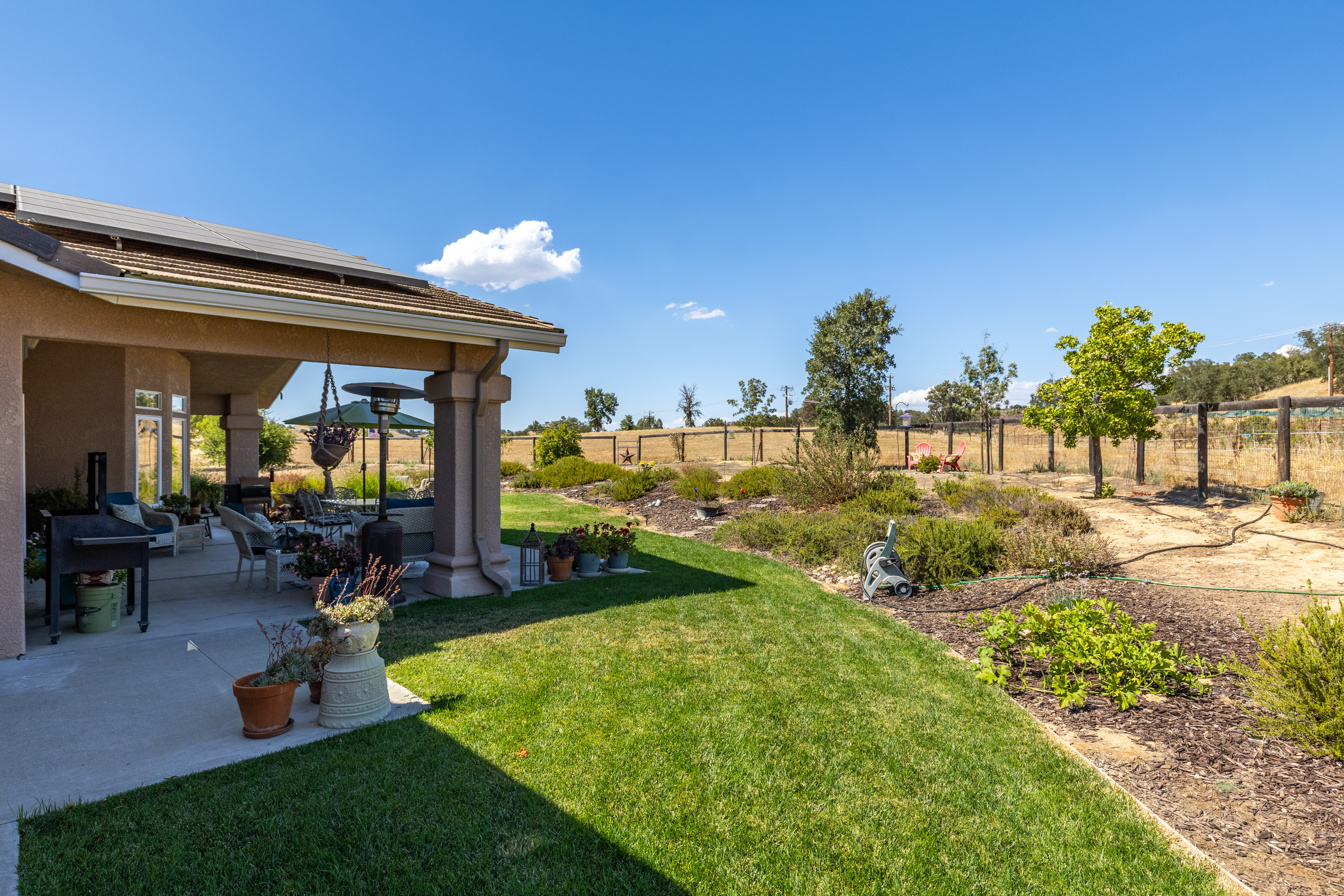  Stunning Lake Nacimiento Retreat with 6-Car Garage, Workshop & RV/Boat Parking - 物件實景