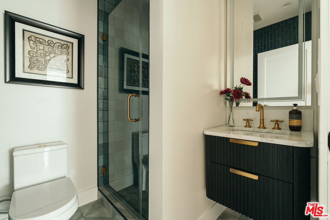 Los Angeles, California, 90019, United States, 4 Bedrooms Bedrooms, ,4 BathroomsBathrooms,Residential,For Sale,1889946