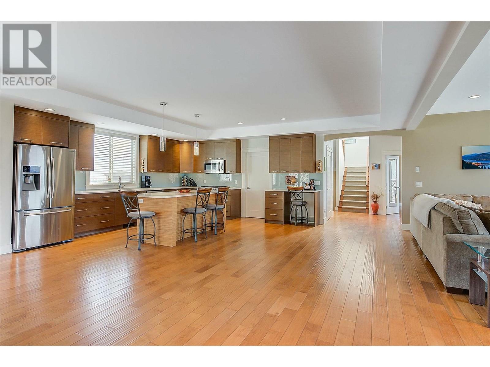 KELOWNA, British Columbia, V1V 2R1, CA, 4 Bedrooms Bedrooms, ,3 BathroomsBathrooms,Residential,For Sale,1839022