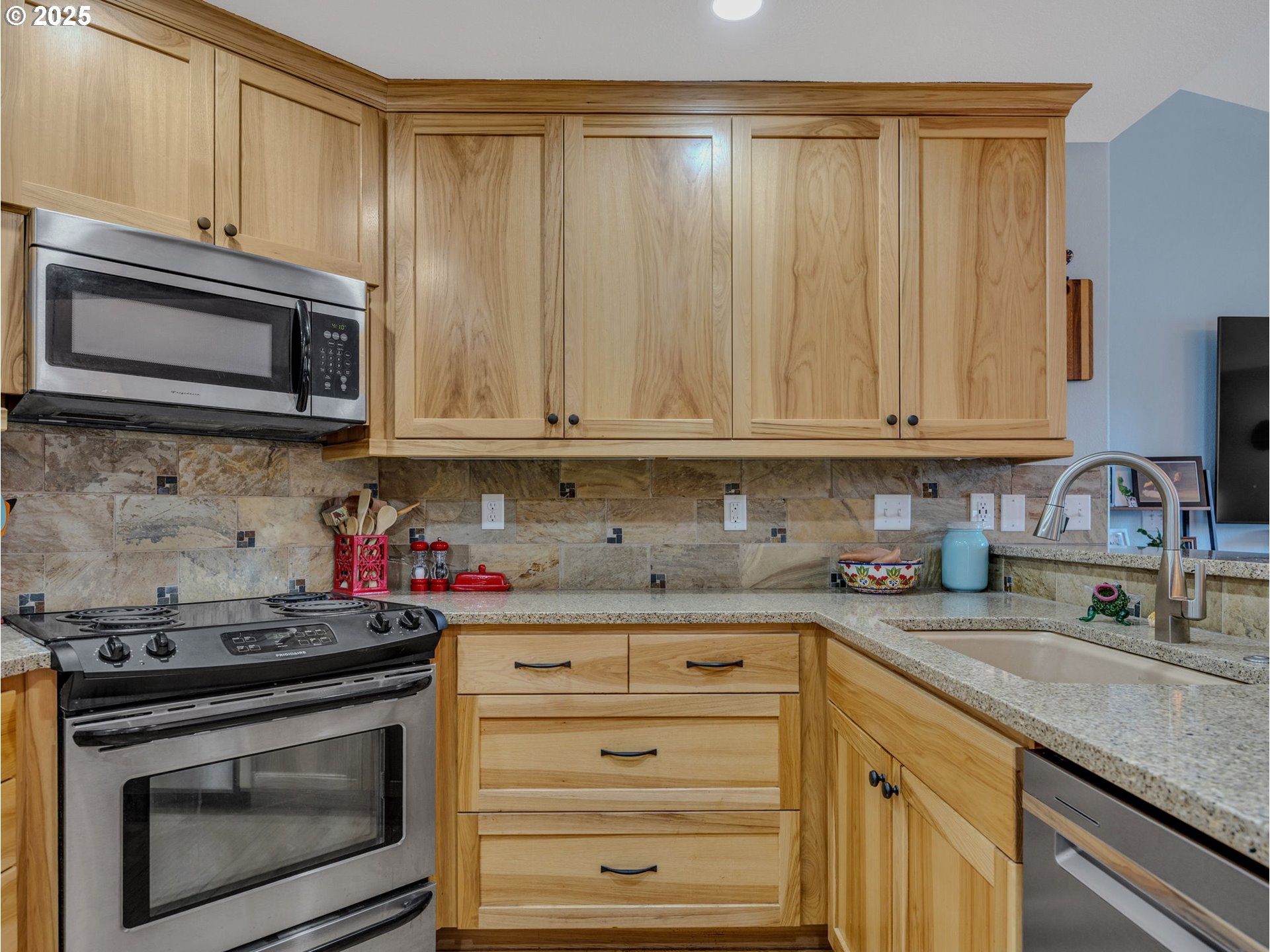 Troutdale, Oregon, 97060, United States, 3 Bedrooms Bedrooms, ,2 BathroomsBathrooms,Residential,For Sale,1996505