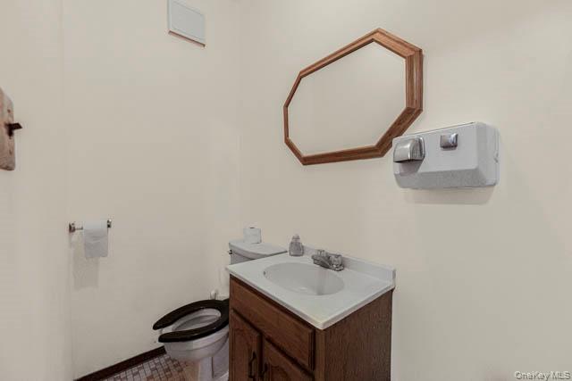 Yonkers, New York, 10703, United States, 5 Bedrooms Bedrooms, ,2 BathroomsBathrooms,Residential,For Sale,1993870