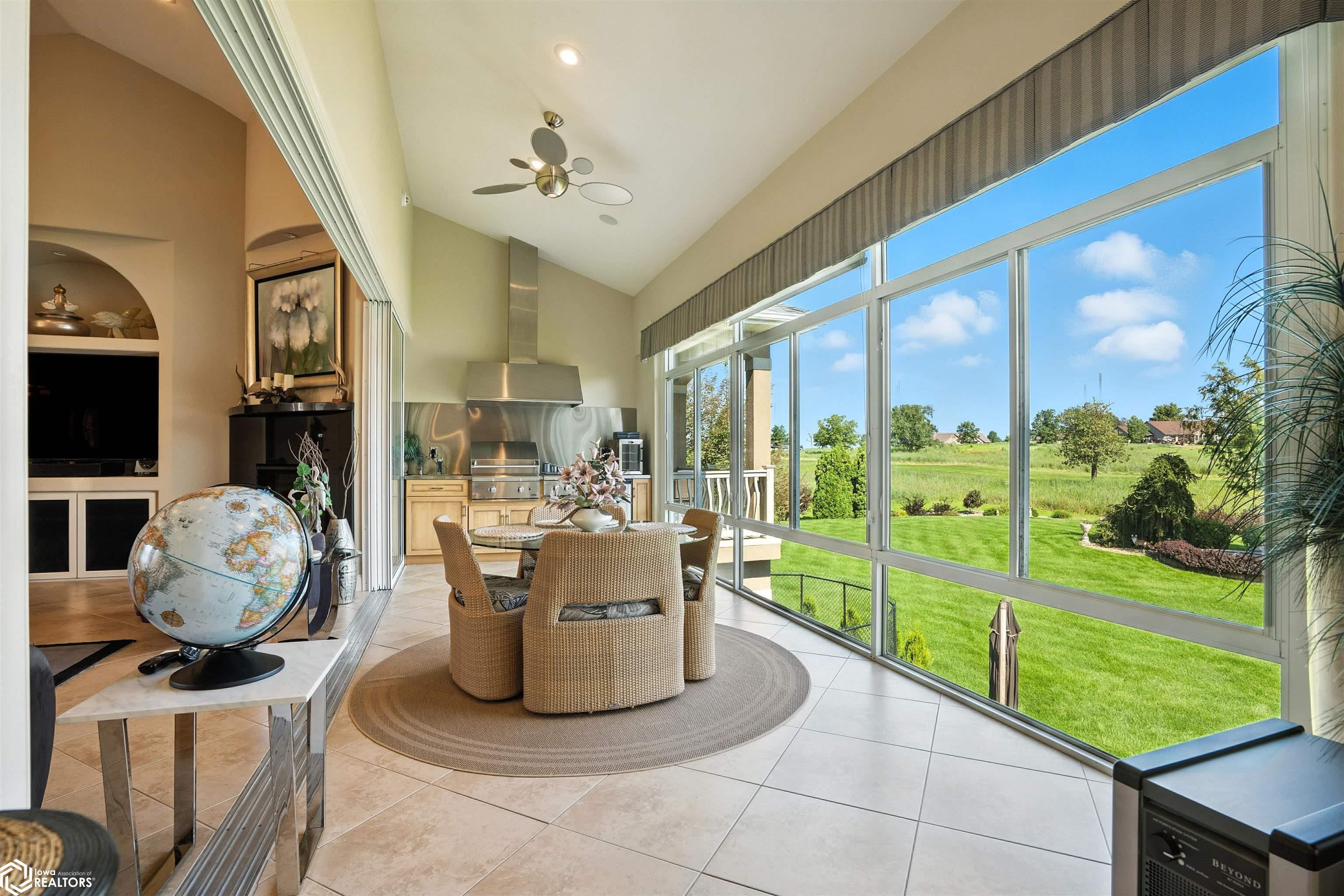 Burlington, Iowa, 52601, United States, 4 Bedrooms Bedrooms, ,5 BathroomsBathrooms,Residential,For Sale,1975547