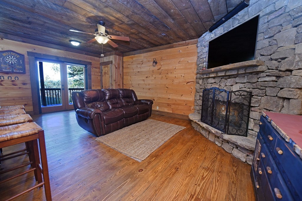 Suches, Georgia, 30572, United States, 3 Bedrooms Bedrooms, ,3 BathroomsBathrooms,Residential,For Sale,1877290