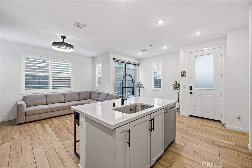 Fontana, California, 92336, United States, 3 Bedrooms Bedrooms, ,2 BathroomsBathrooms,Residential,For Sale,2037862
