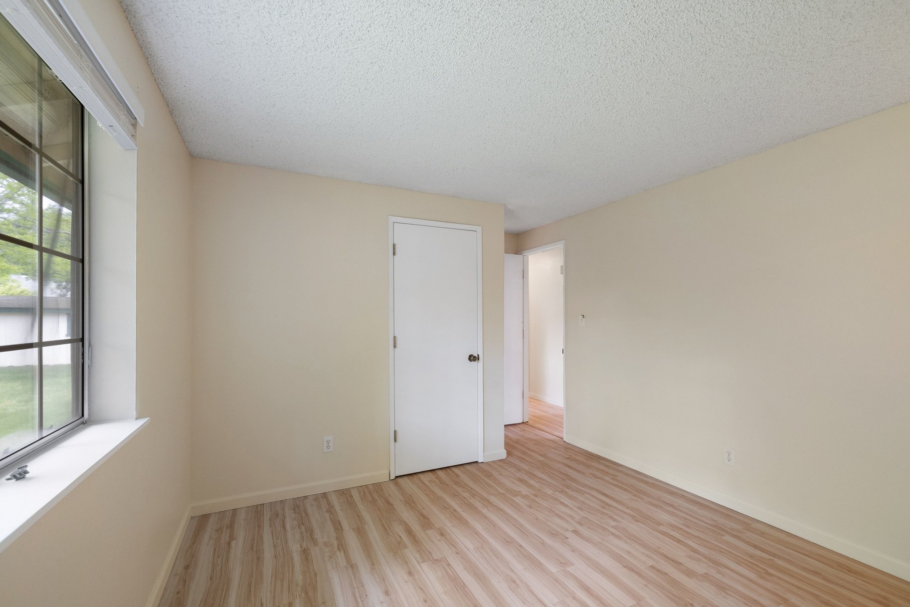  Move-in Ready. Great starter or investment home - 物件實景