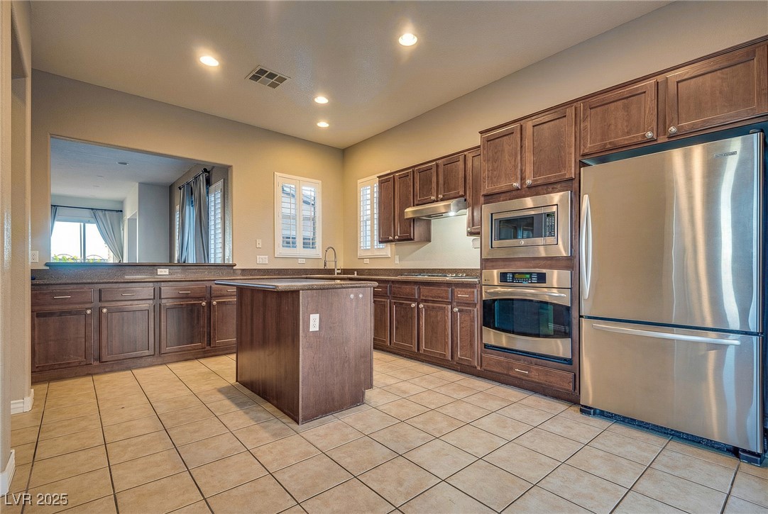 Las Vegas, Nevada, 89135, United States, 3 Bedrooms Bedrooms, ,3 BathroomsBathrooms,Residential,For Sale,2003378