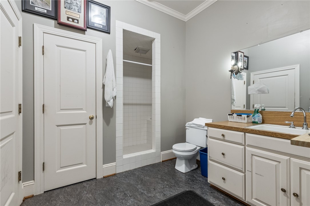 Harrison, Arkansas, 72601, United States, 4 Bedrooms Bedrooms, ,5 BathroomsBathrooms,Residential,For Sale,1989365