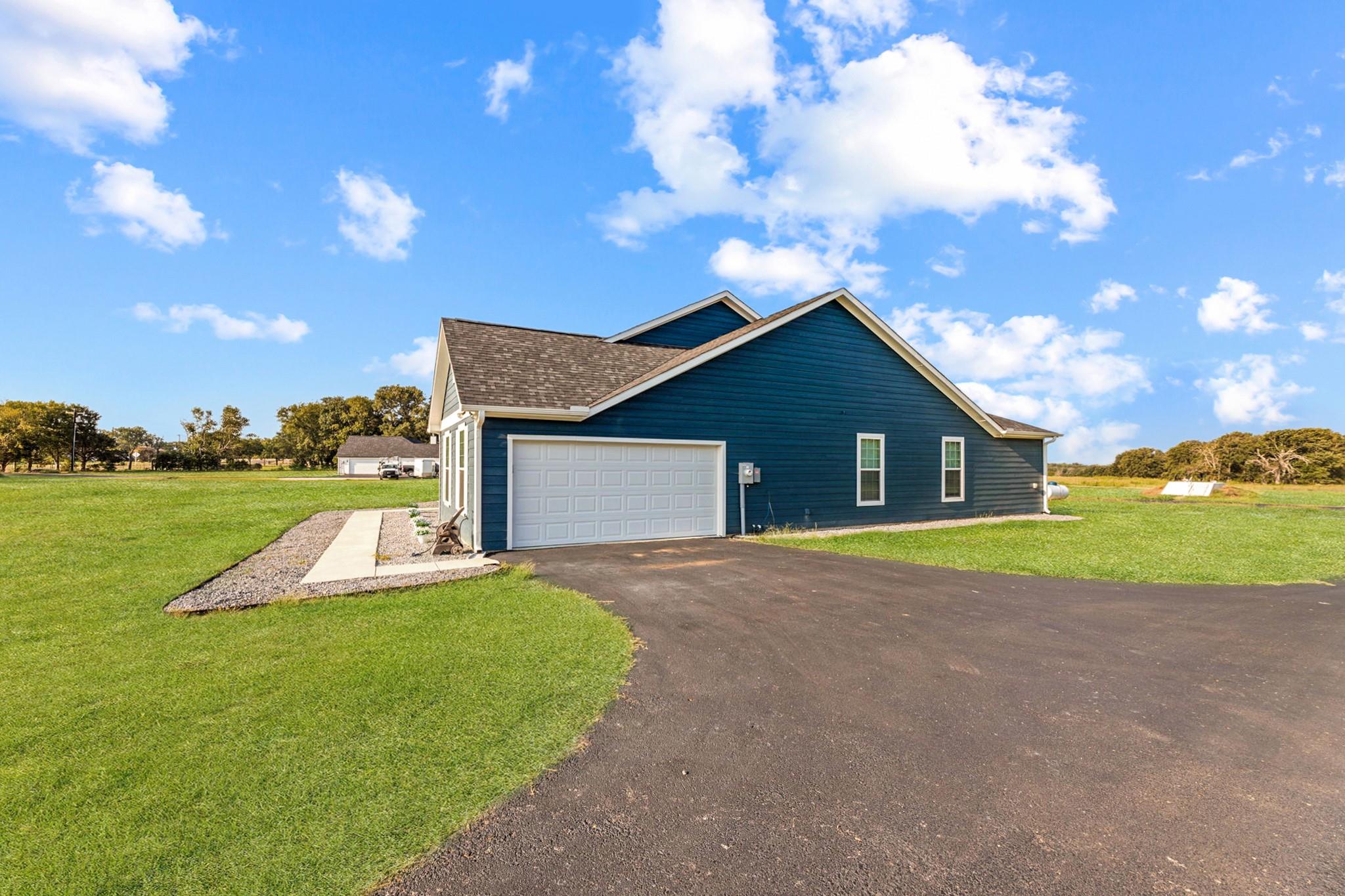 Wills Point, Texas, 75169, United States, 5 Bedrooms Bedrooms, ,5 BathroomsBathrooms,Residential,For Sale,2002529