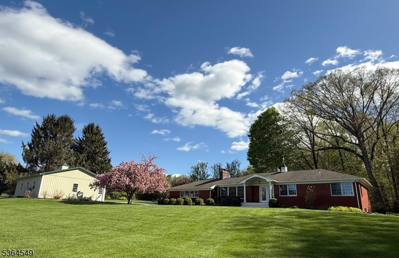 Franklin Twp., New Jersey, 08867, United States, 3 Bedrooms Bedrooms, ,2 BathroomsBathrooms,Residential,For Sale,1926340