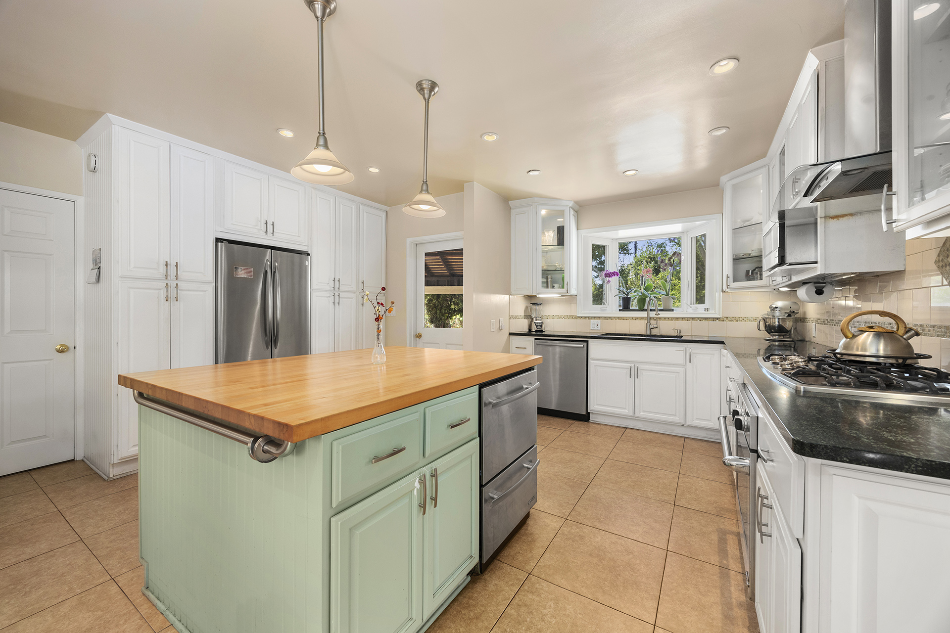 Pasadena, California, 91107, United States, 4 Bedrooms Bedrooms, ,1 BathroomBathrooms,Residential,For Sale,1975607