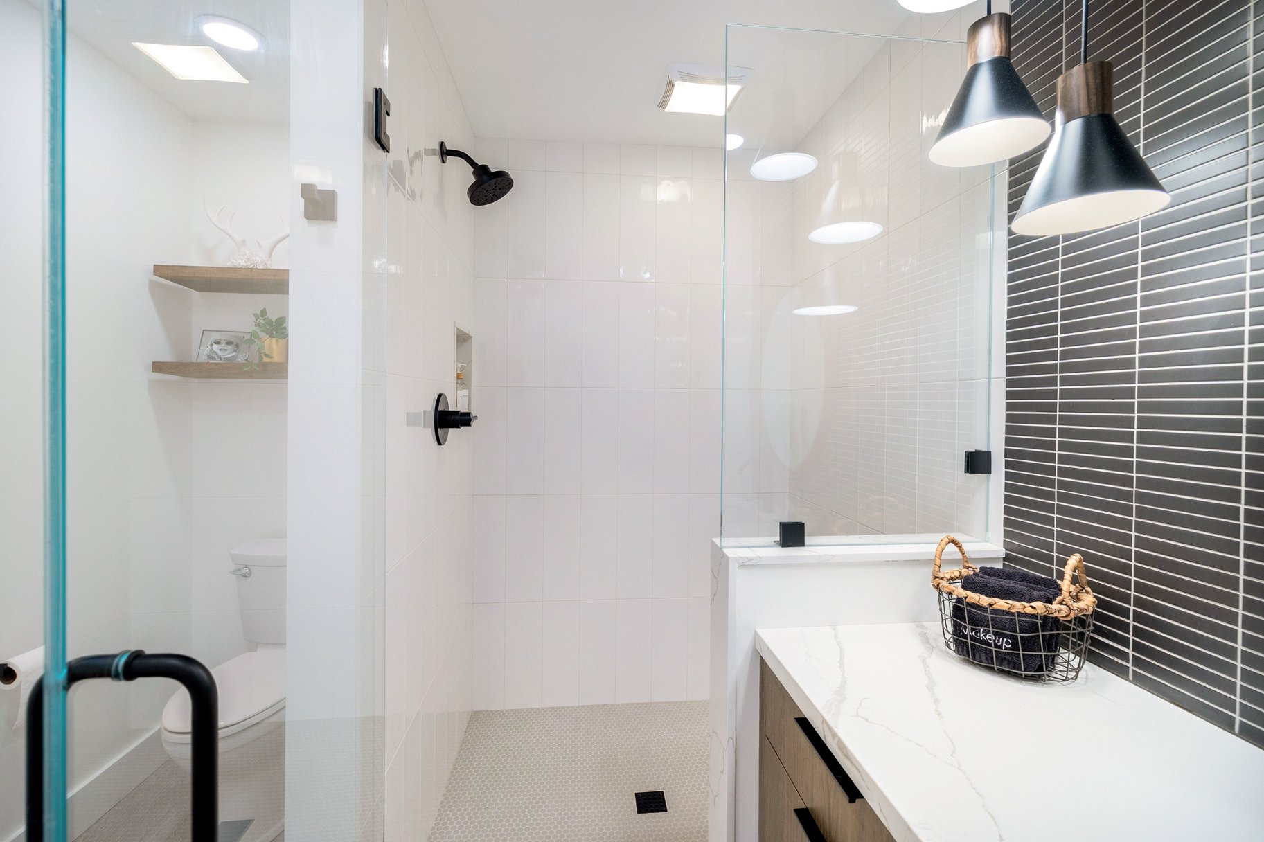 Beautifully Renovated Home With Room to Entertain - 物件實景