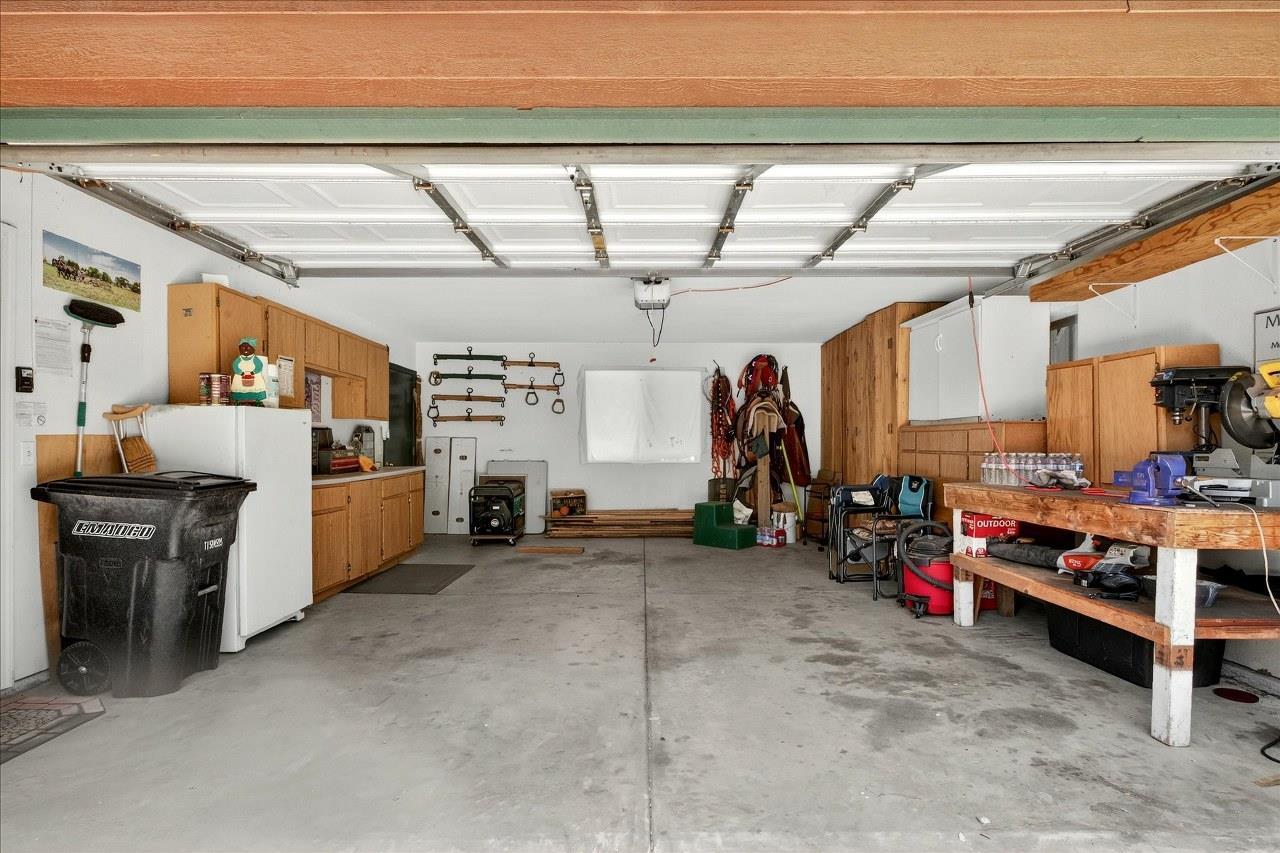 Oakhurst, California, 93644, United States, 4 Bedrooms Bedrooms, ,2 BathroomsBathrooms,Residential,For Sale,1922823