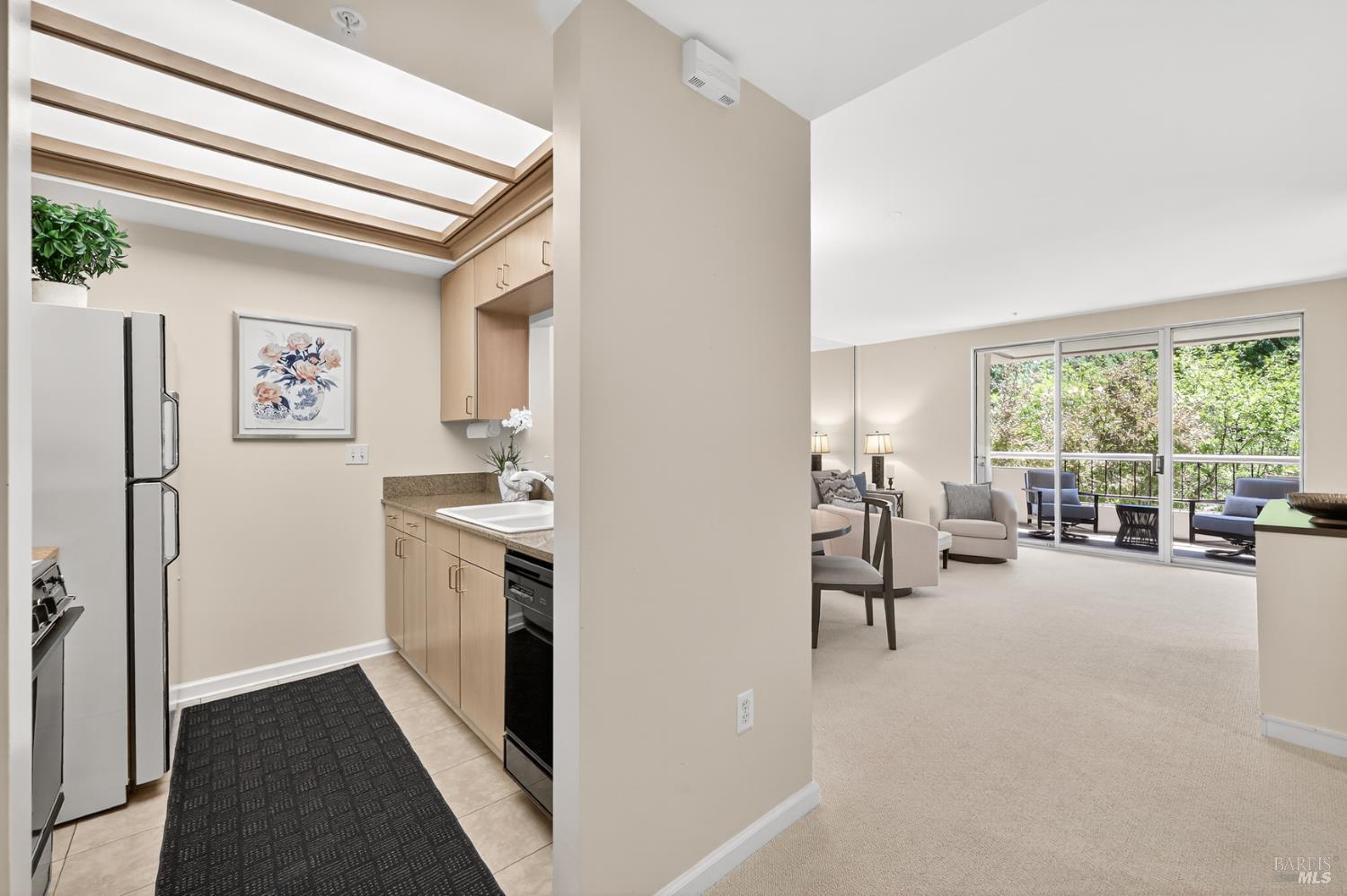 San Rafael, California, 94903, United States, 1 Bedroom Bedrooms, ,2 BathroomsBathrooms,Residential,For Sale,1896555