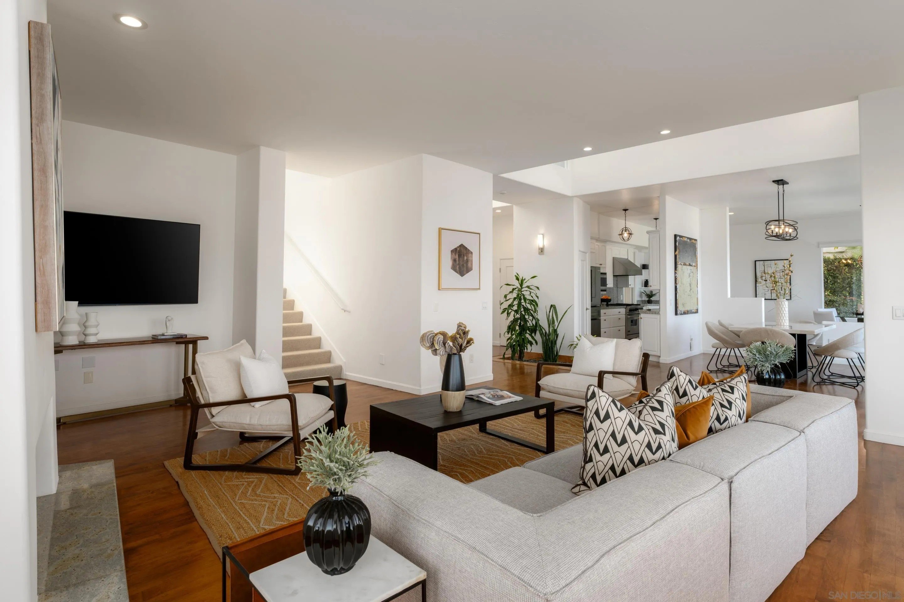 La Jolla, California, 92037, United States, 5 Bedrooms Bedrooms, ,6 BathroomsBathrooms,Residential,For Sale,1991356