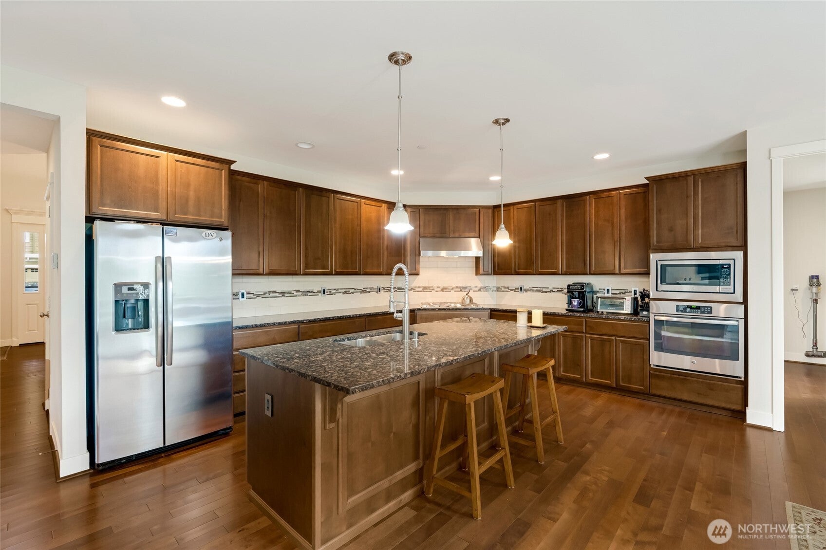 Lynnwood, Washington, 98037, United States, 5 Bedrooms Bedrooms, ,4 BathroomsBathrooms,Residential,For Sale,1979016