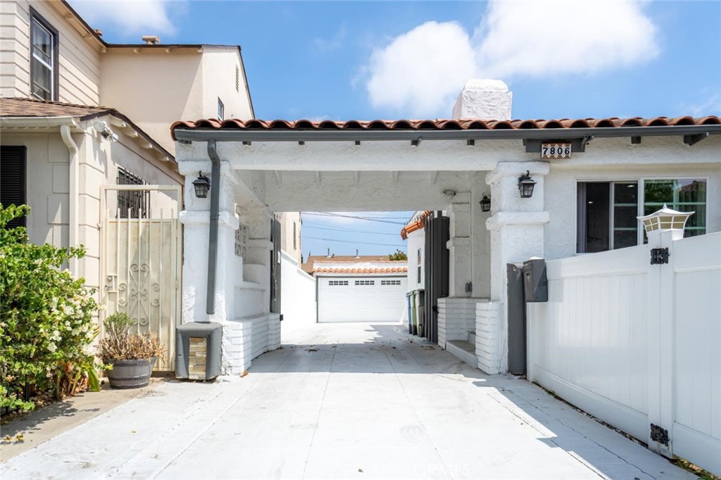 Los Angeles, California, 90043, United States, 3 Bedrooms Bedrooms, ,2 BathroomsBathrooms,Residential,For Sale,1981905