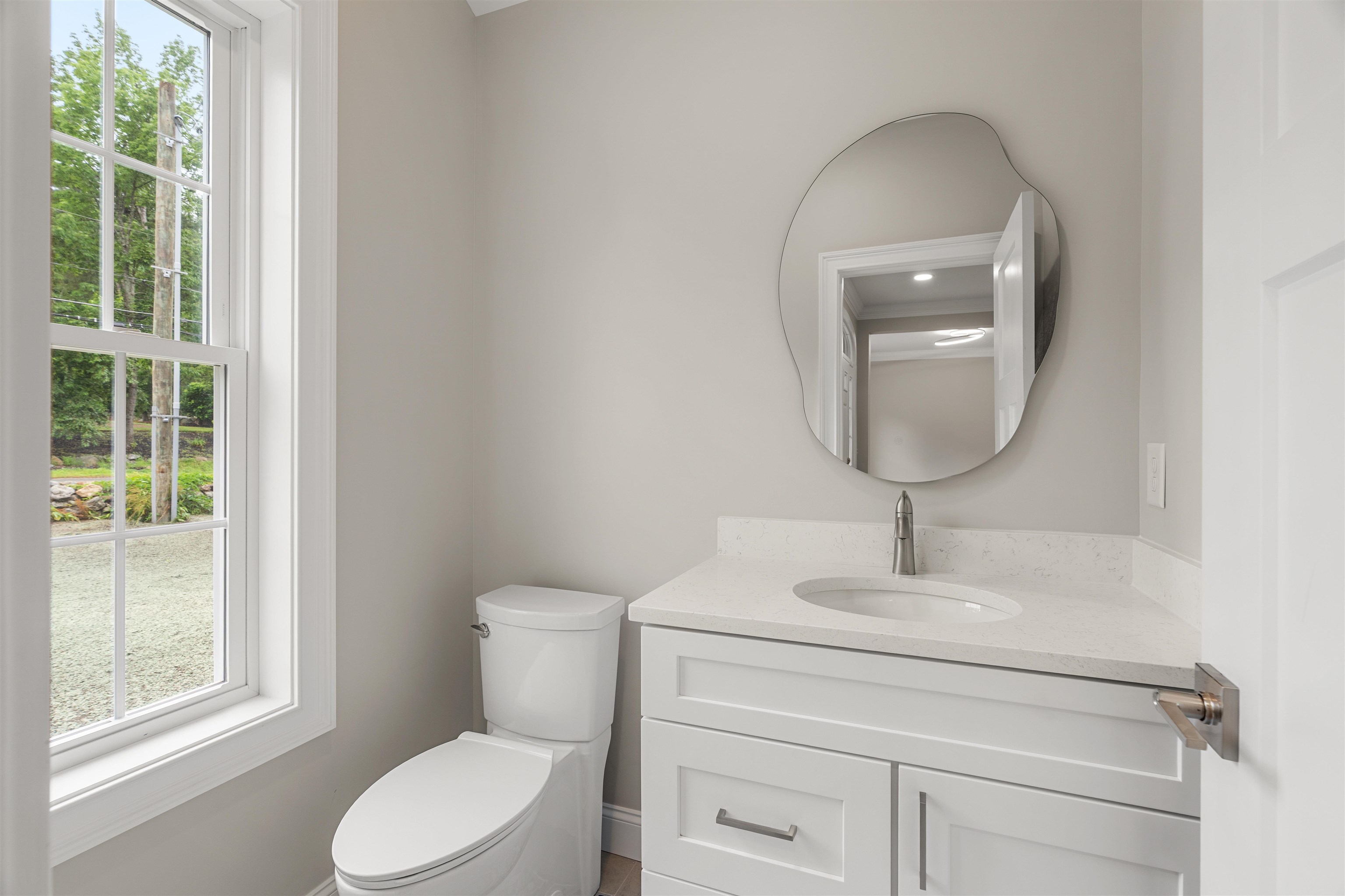 Hooksett, New Hampshire, 03106, United States, 4 Bedrooms Bedrooms, ,3 BathroomsBathrooms,Residential,For Sale,1895985