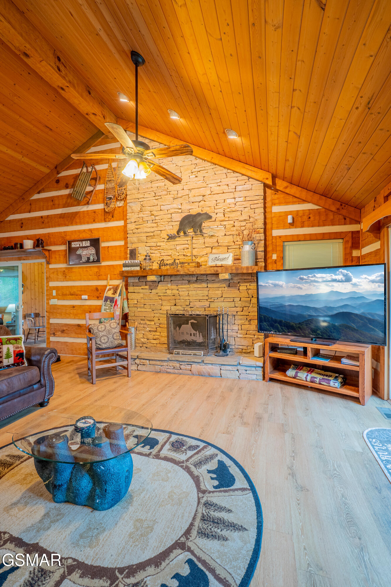 Gatlinburg, Tennessee, 37738, United States, 2 Bedrooms Bedrooms, ,3 BathroomsBathrooms,Residential,For Sale,1983528