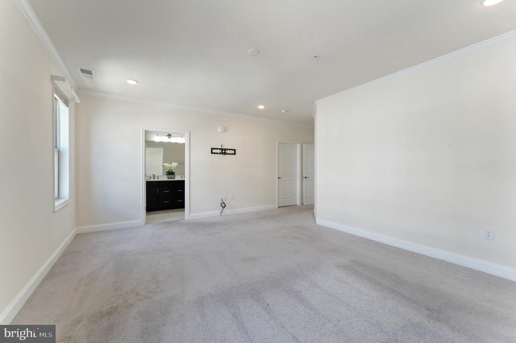 Ashburn, Virginia, 20148, United States, 3 Bedrooms Bedrooms, ,2 BathroomsBathrooms,Residential,For Sale,1977390