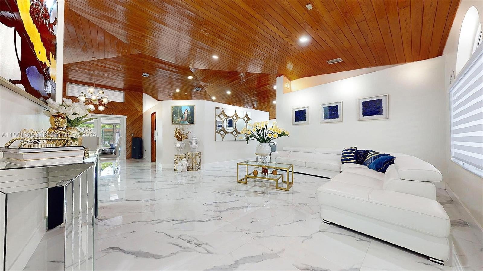 Miami, Florida, 33175, United States, 5 Bedrooms Bedrooms, ,4 BathroomsBathrooms,Residential,For Sale,1978992