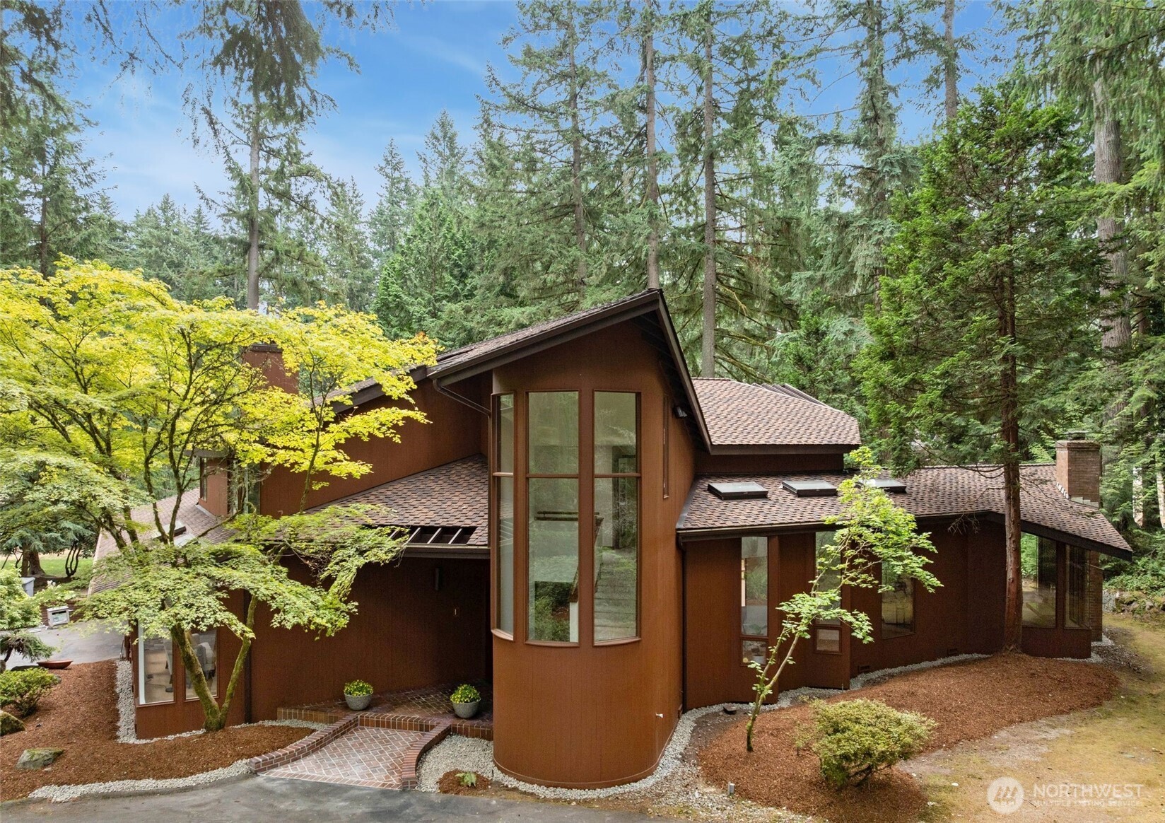 Bellevue, Washington, 98005, United States, 4 Bedrooms Bedrooms, ,4 BathroomsBathrooms,Residential,For Sale,1898840