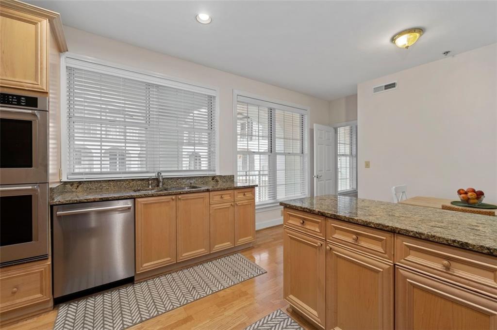 Atlanta, Georgia, 30327, United States, 2 Bedrooms Bedrooms, ,3 BathroomsBathrooms,Residential,For Sale,1895393