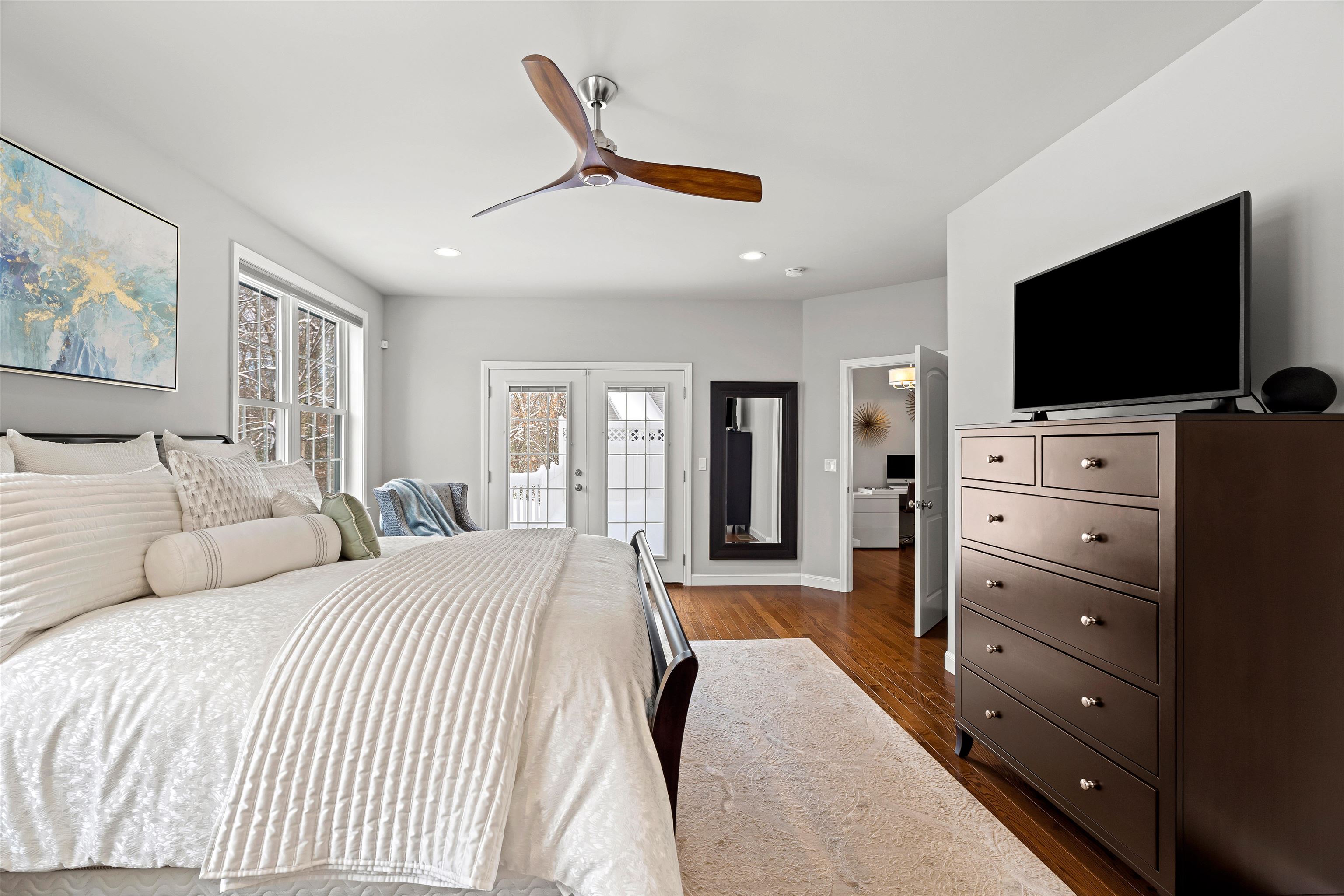 Manchester, New Hampshire, 03102, United States, 3 Bedrooms Bedrooms, ,3 BathroomsBathrooms,Residential,For Sale,2003193