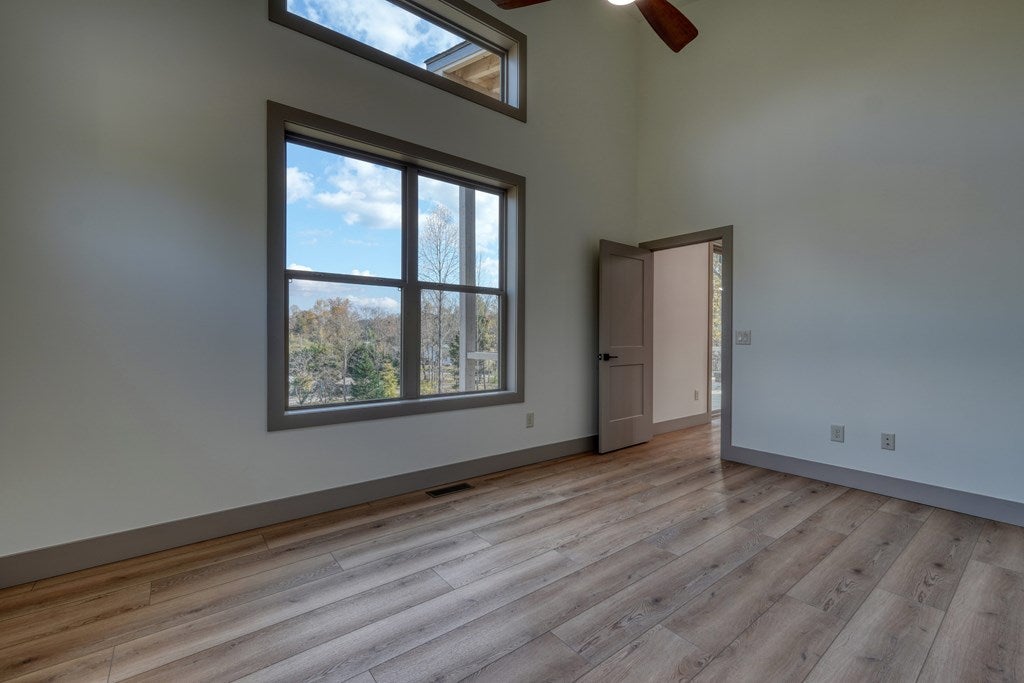 Hayesville, North Carolina, 28904, United States, 3 Bedrooms Bedrooms, ,4 BathroomsBathrooms,Residential,For Sale,1839913