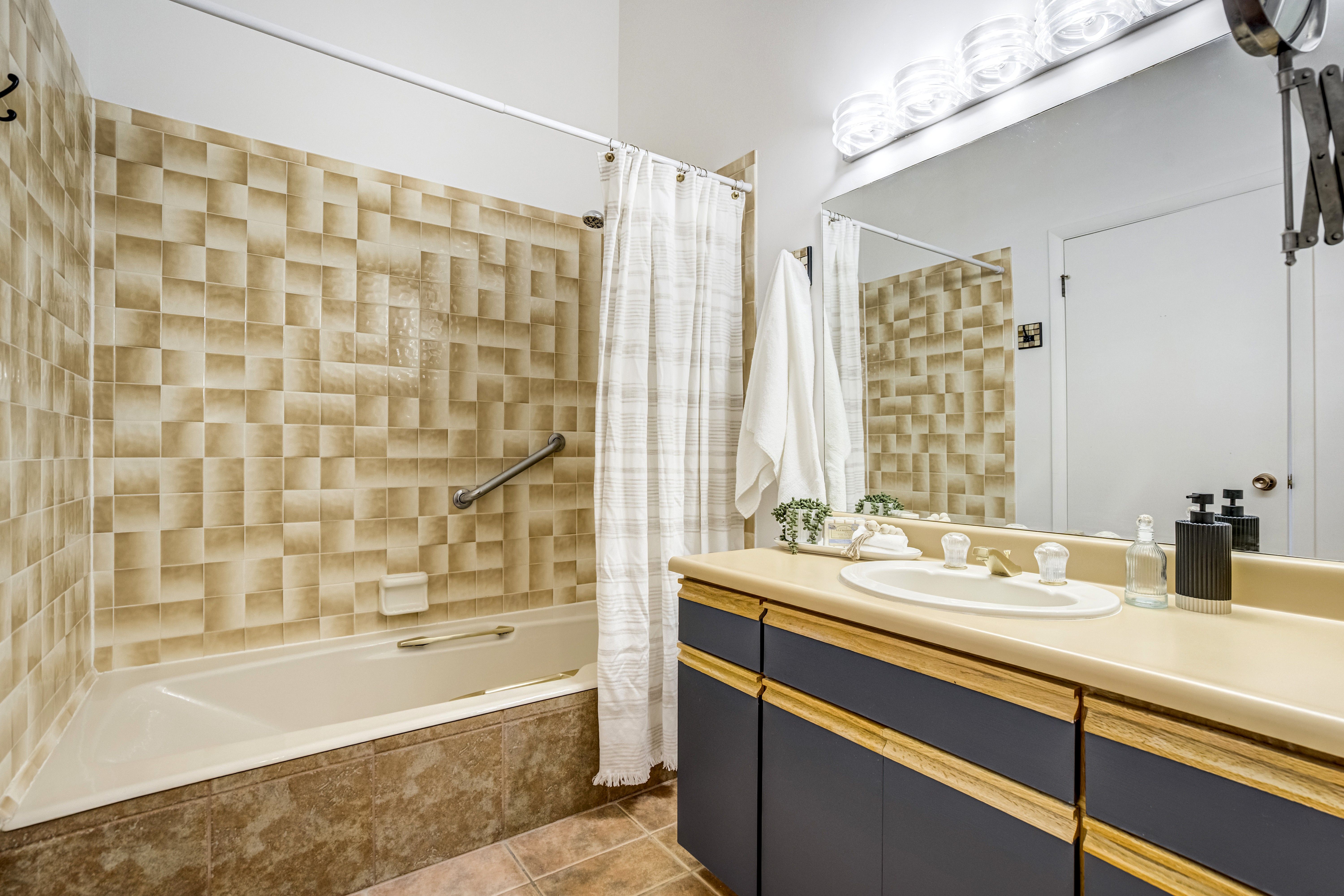  Elevated Westside Style in This Beautifully Refreshed Promontory Point Condo - 物件實景