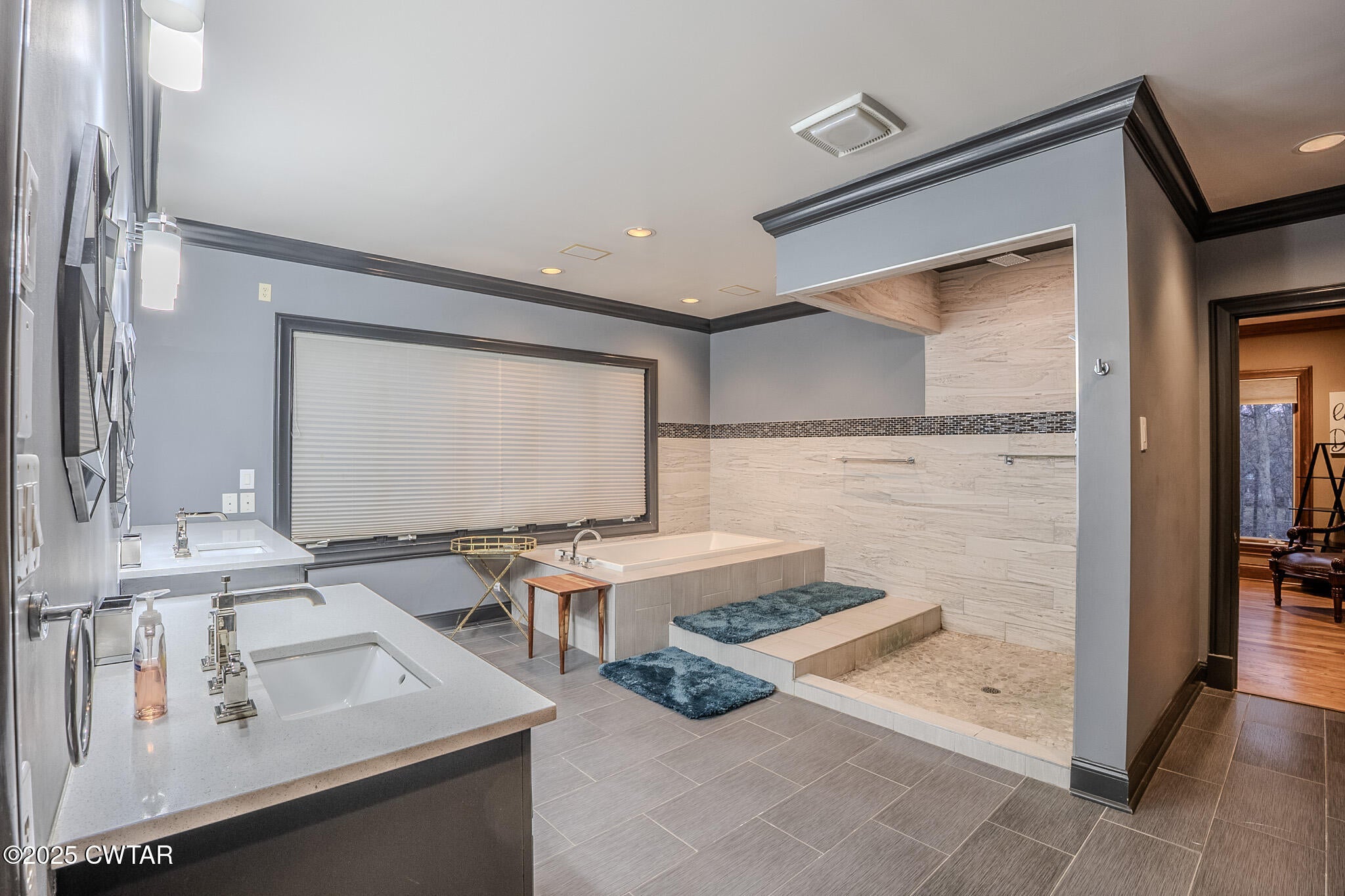 Jackson, Tennessee, 38305, United States, 5 Bedrooms Bedrooms, ,5 BathroomsBathrooms,Residential,For Sale,2006604