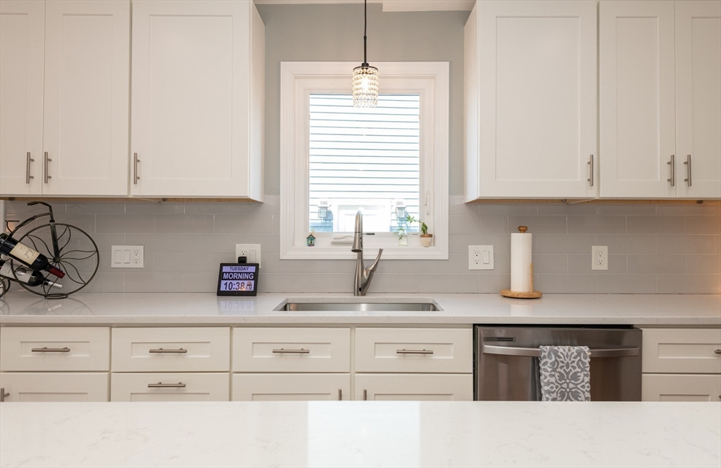 Lynn, Massachusetts, 01904, United States, 2 Bedrooms Bedrooms, ,4 BathroomsBathrooms,Residential,For Sale,1975841